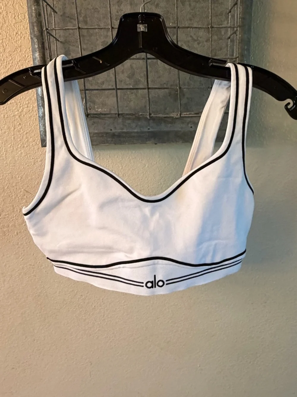 ALO Yoga Airbrush White/Black Heart Throb SET - Picture 9 of 15